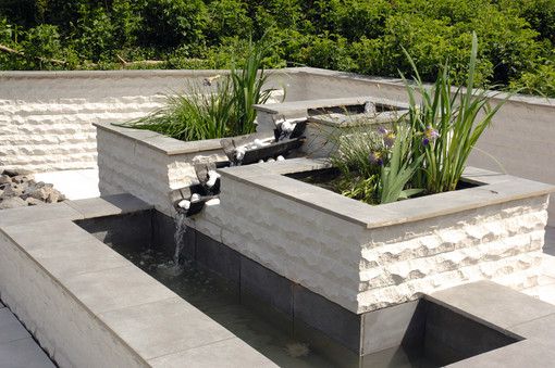Wasserspiel im heimischen Garten. - Lugato Wasserspiel im heimischen Garten. - Lugato